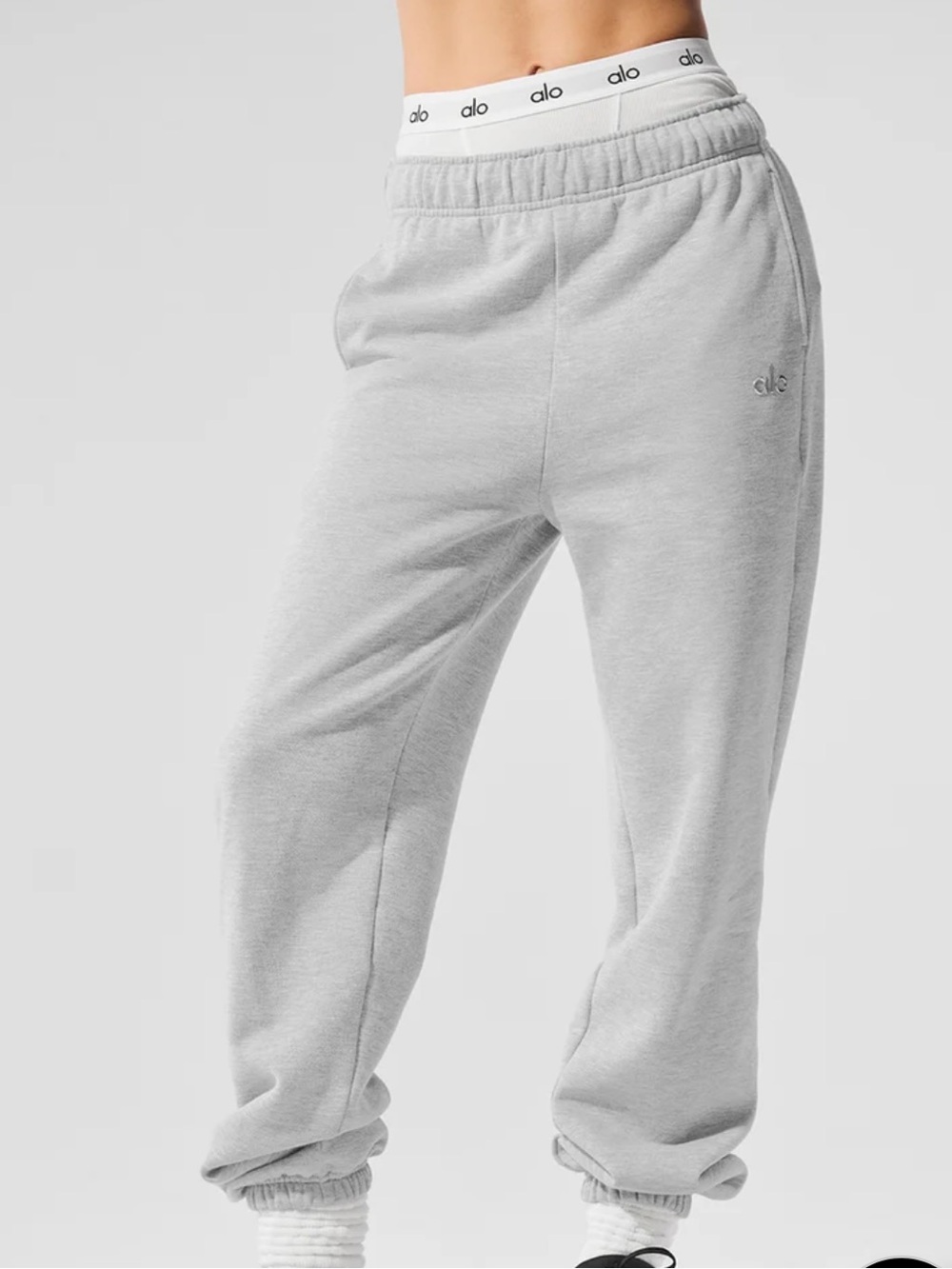 ALO YOGA Accolade Sweatpants in Athletic Heather Grey sz L